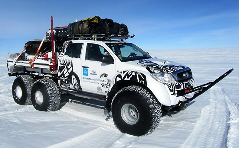 Toyota Hilux 6x6