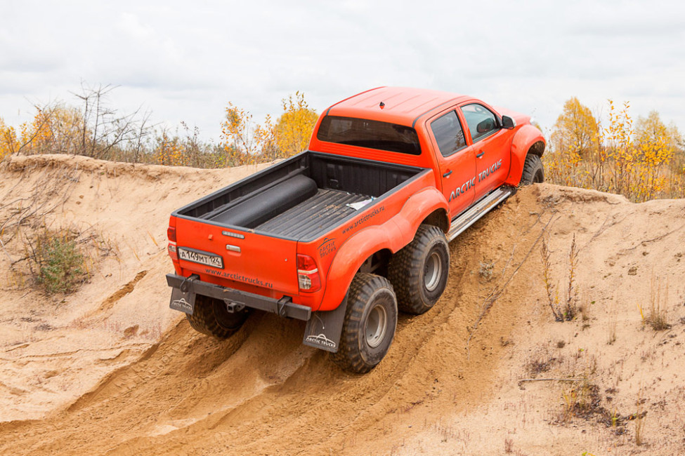 Toyota Hilux 6x6