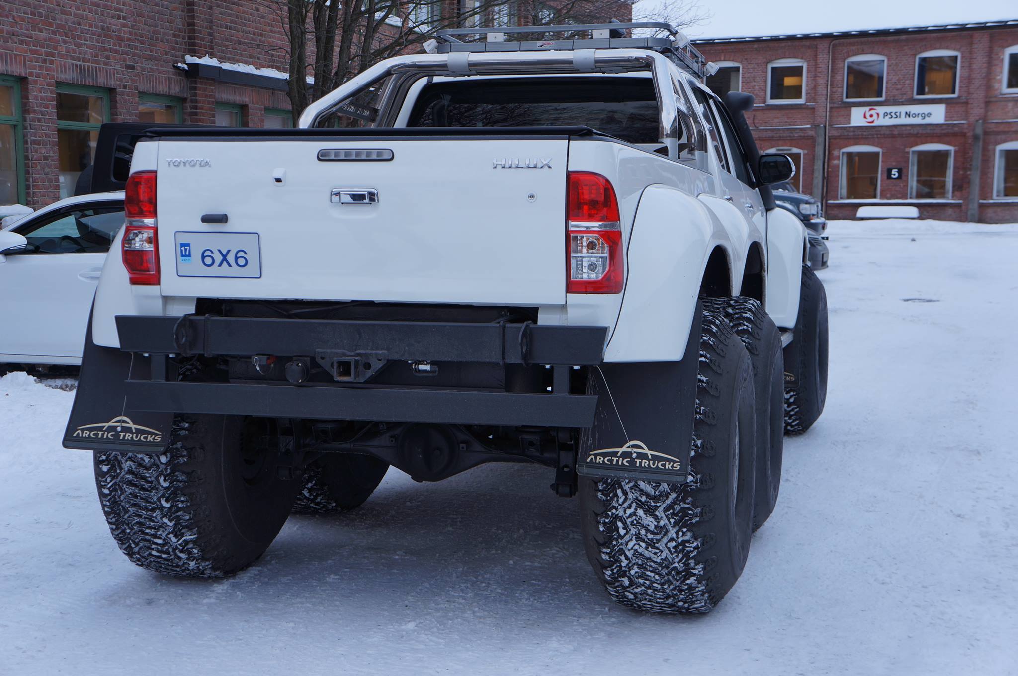 Toyota Hilux 6x6