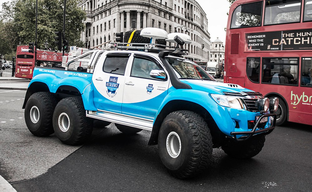 Toyota Hilux 6x6