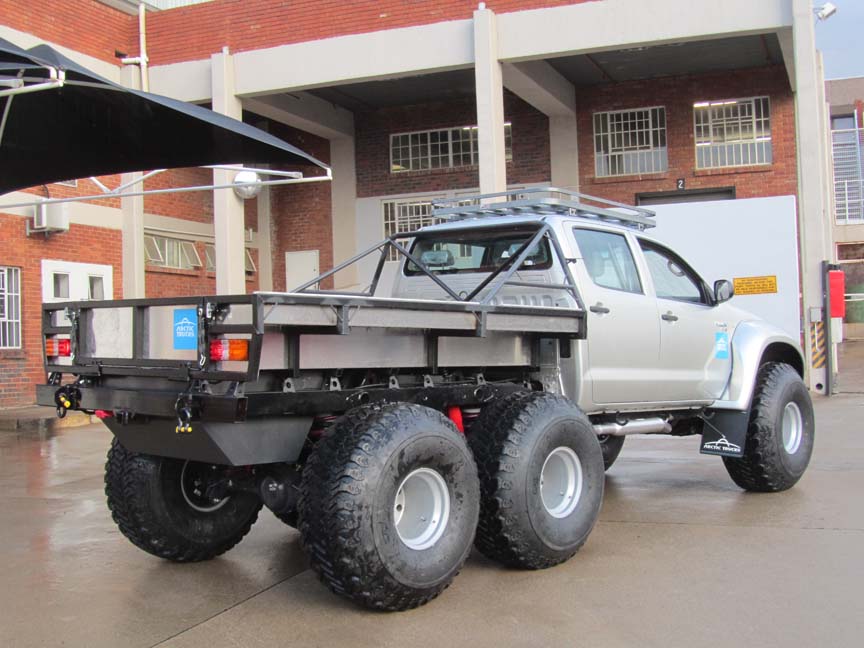 Toyota Hilux 6x6