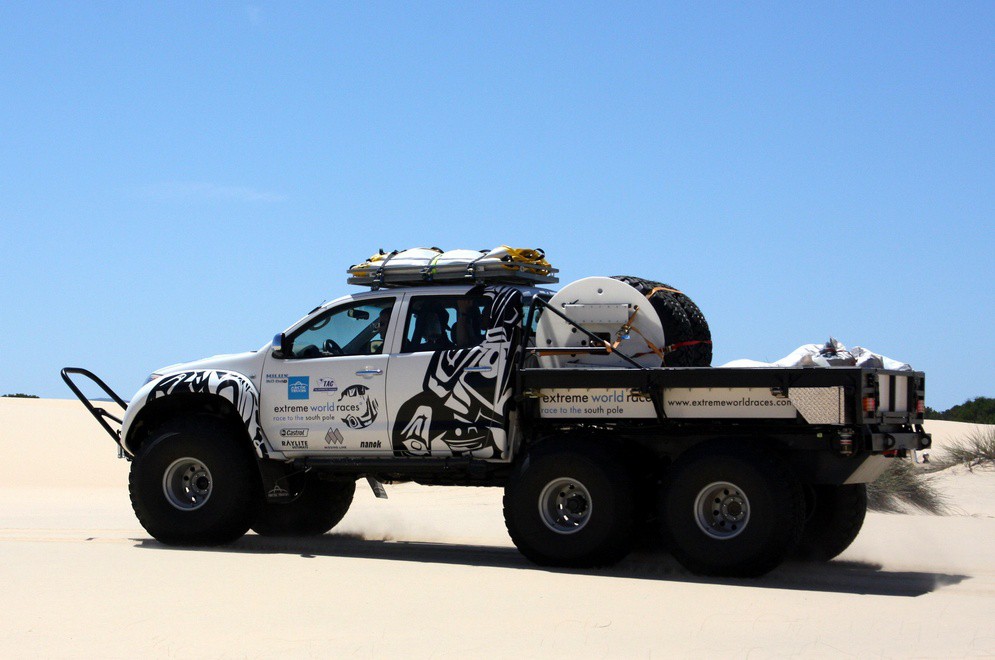 Toyota Hilux 6x6