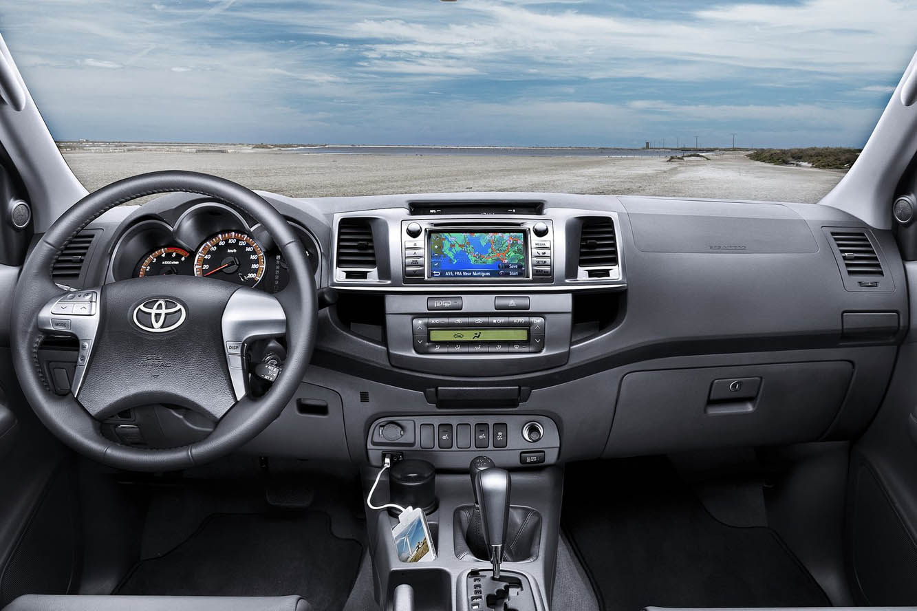 Toyota Hilux At