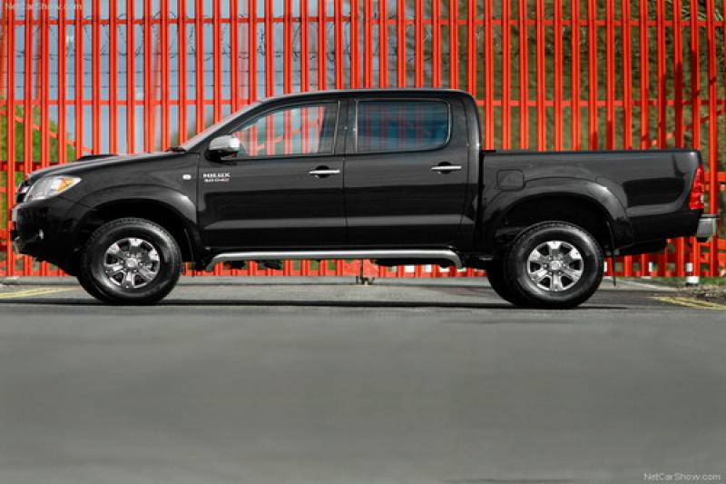 Toyota Hilux Black Edition