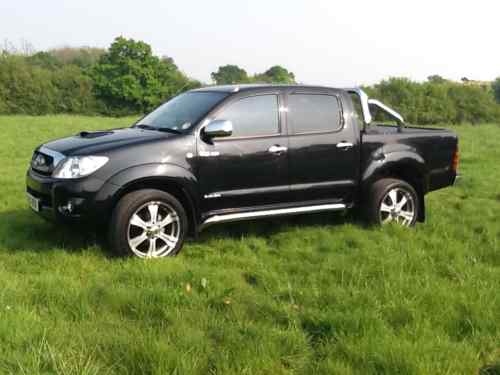 Toyota Hilux Black