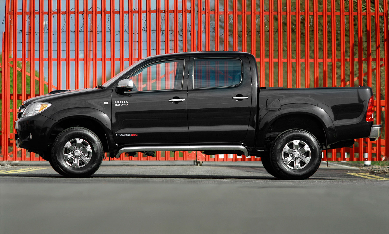 Toyota Hilux Black