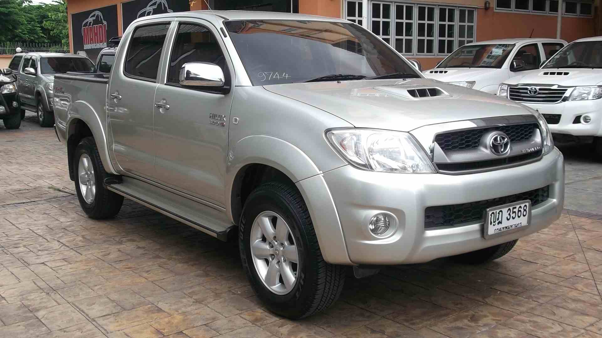 Toyota Hilux Crew Cab
