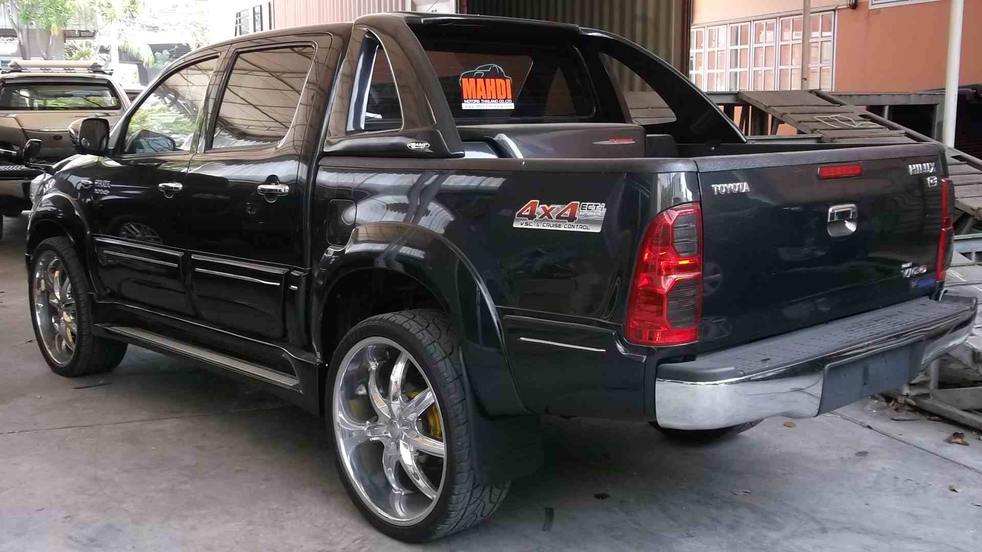 Toyota Hilux Crew Cab