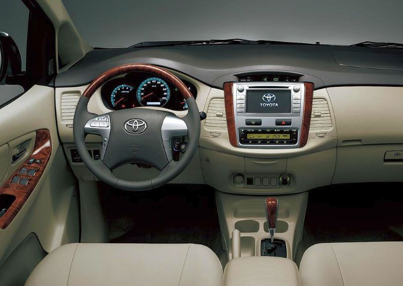 Toyota Innova 2.5 J Dsl
