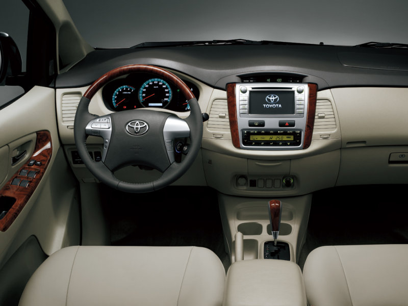 Toyota Innova 2013