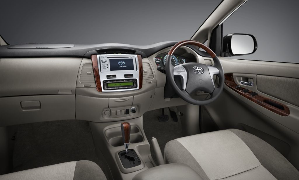 Toyota Innova G 2014