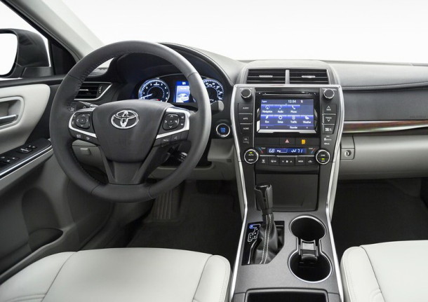 Toyota Innova G 2015