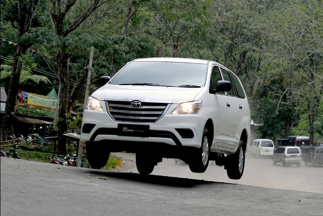 Toyota Innova V