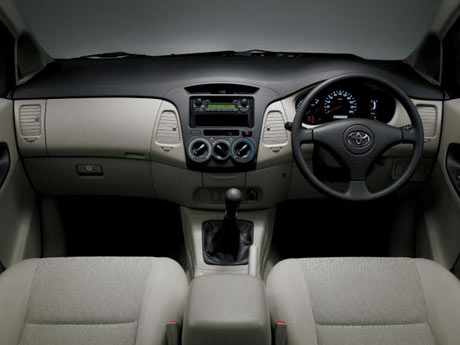 Toyota Innova V