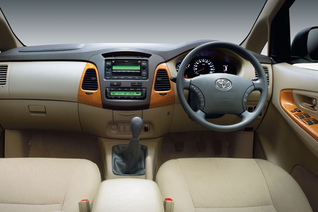 Toyota Innova V
