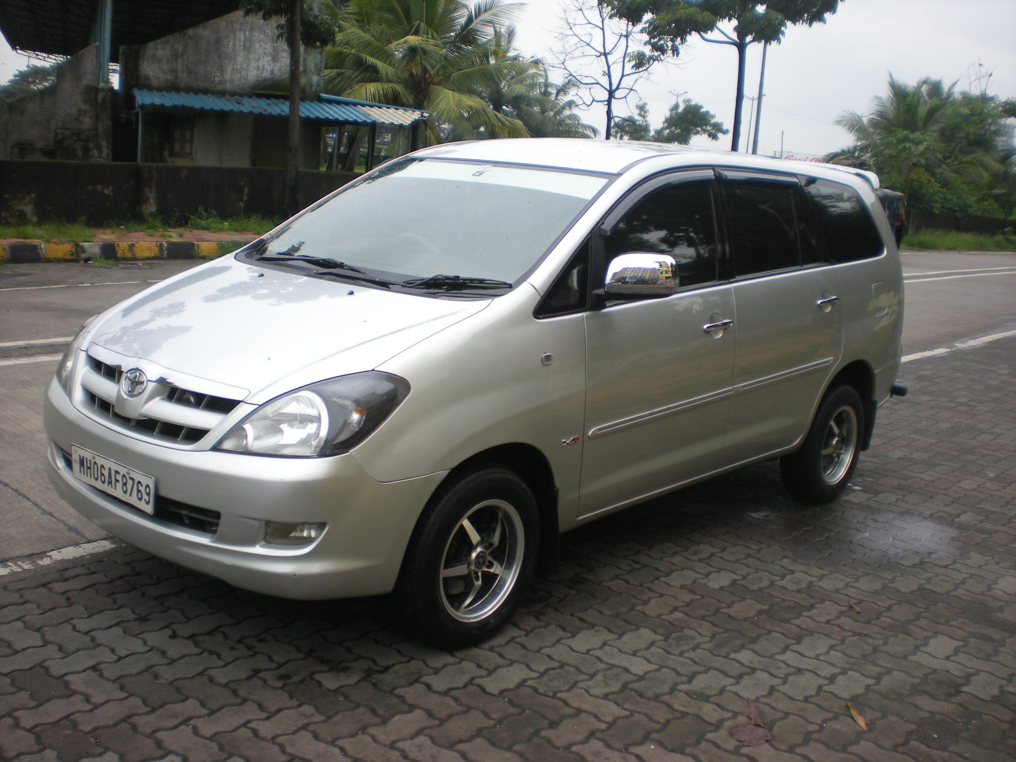 Toyota Innova Z