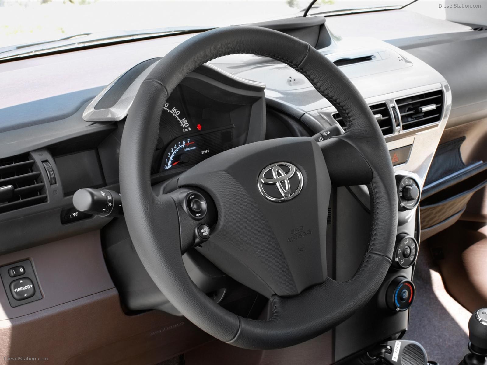 Toyota Iq 2009