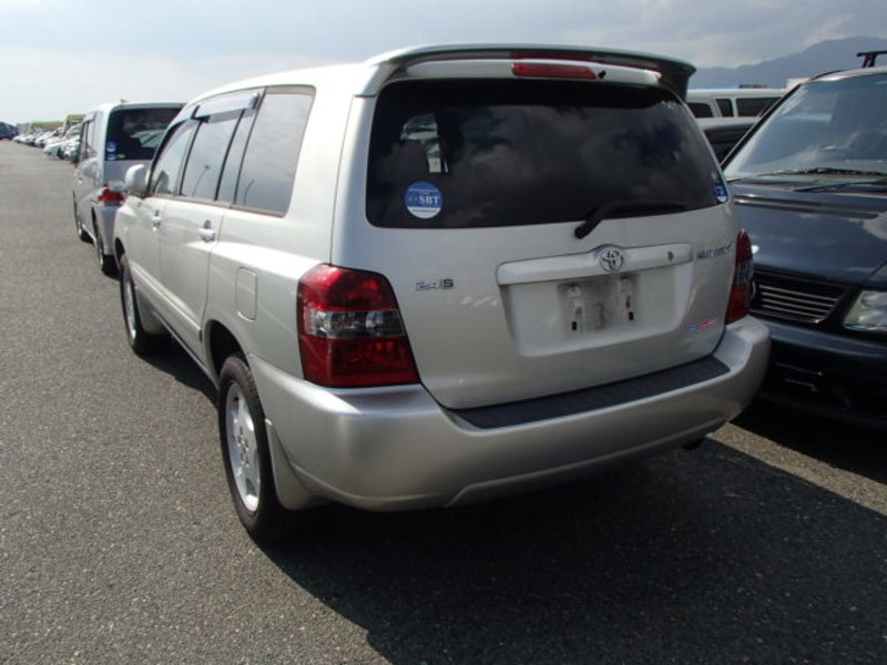 Toyota Kluger 2004