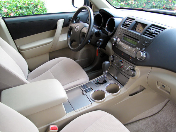 Toyota Kluger 2010