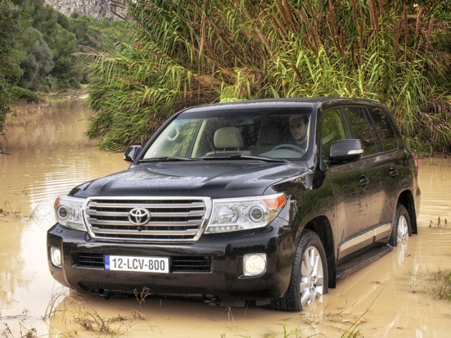 Toyota Land Cruiser J200