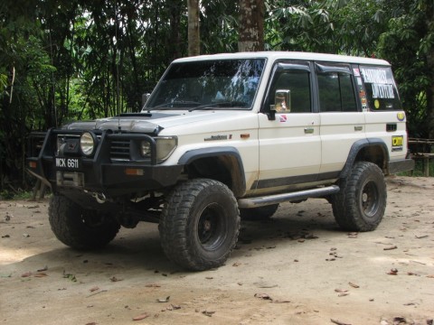 Toyota Land Cruiser Mark 2