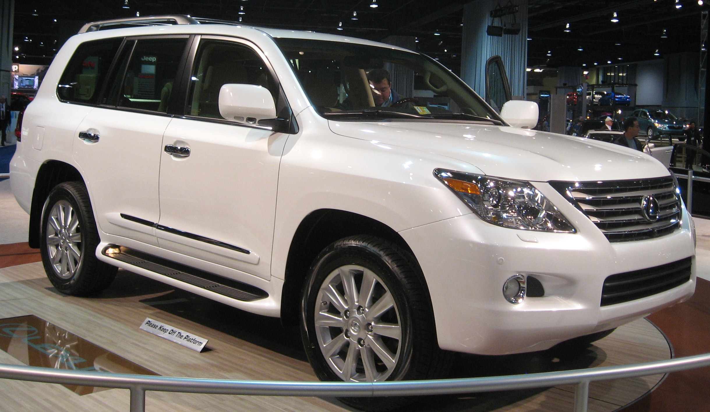 Toyota Lexus 570