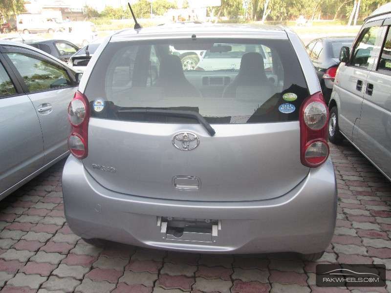Toyota Passo 2011