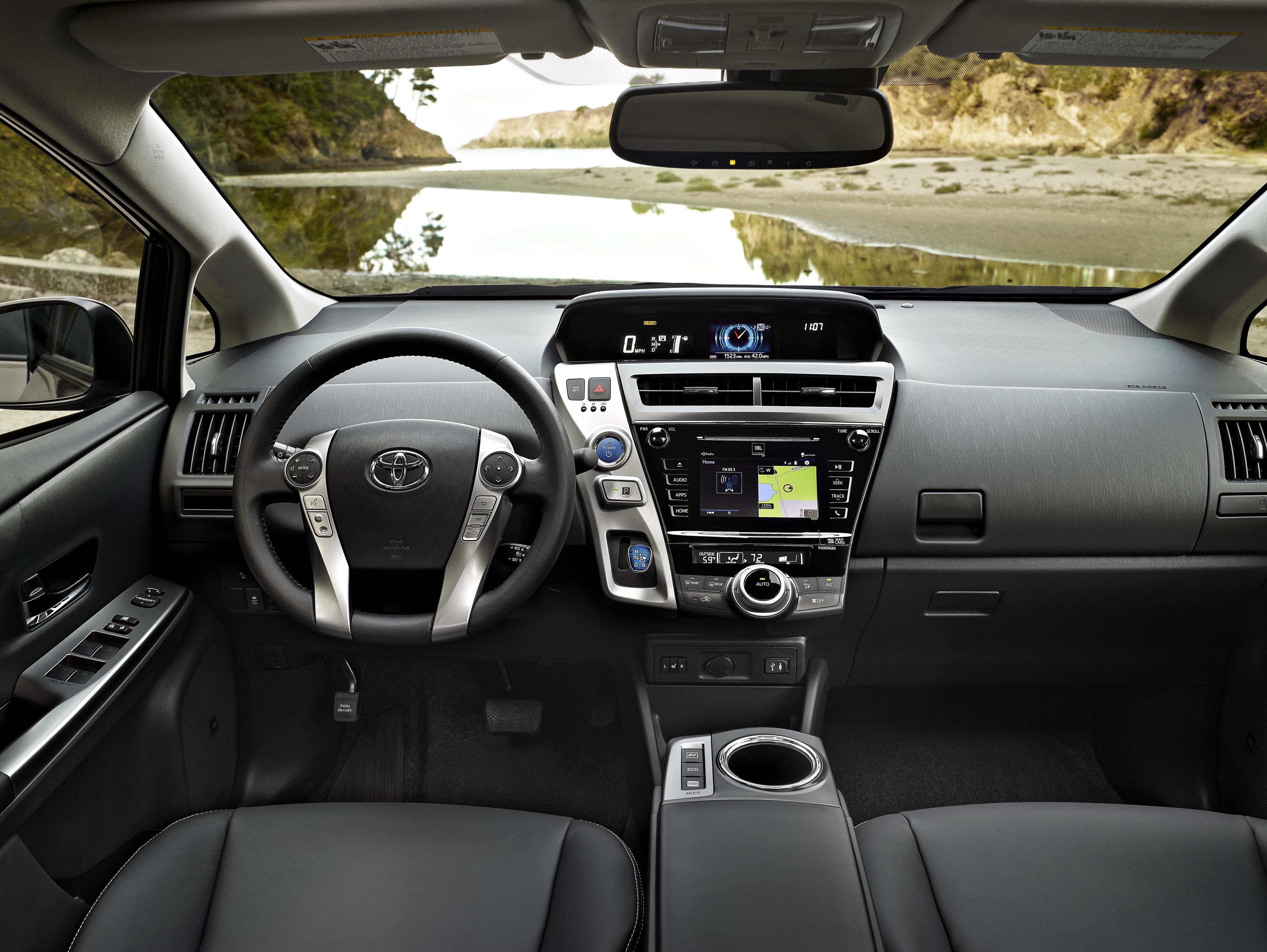 Toyota Prius V 2015