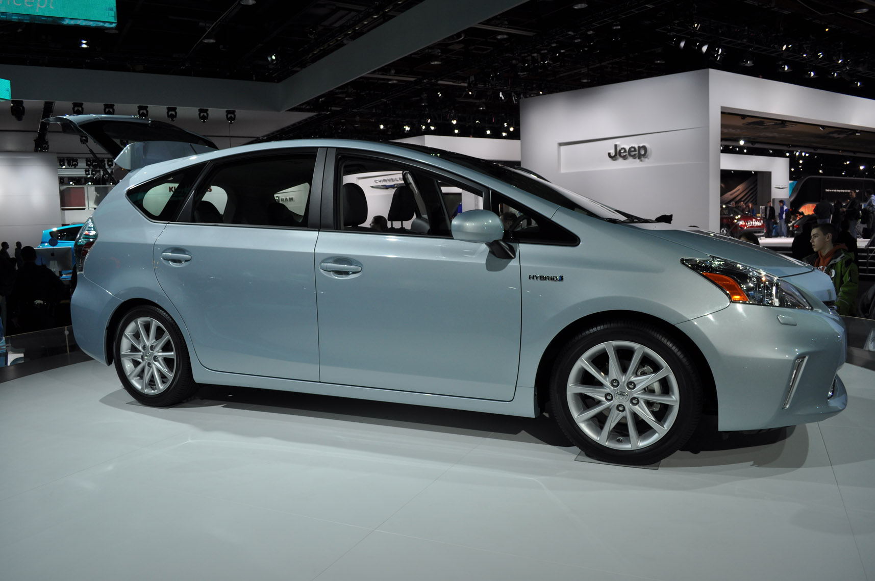 Toyota Prius V 5