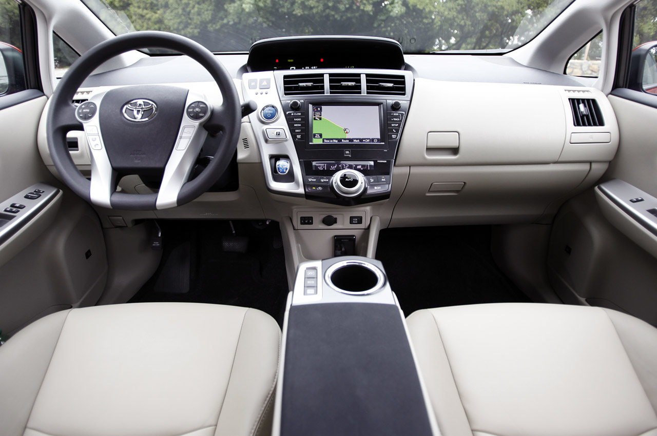 Toyota Prius V 5