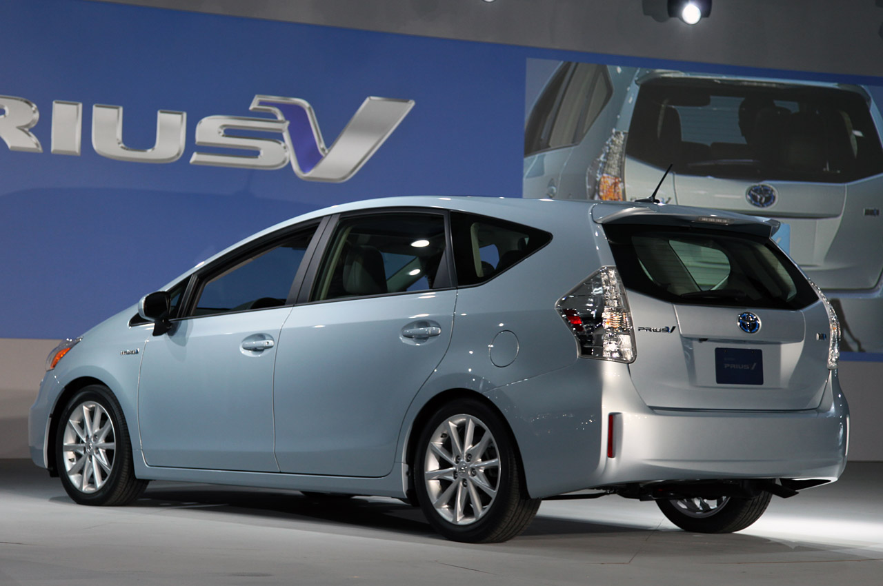 Toyota Prius V 5