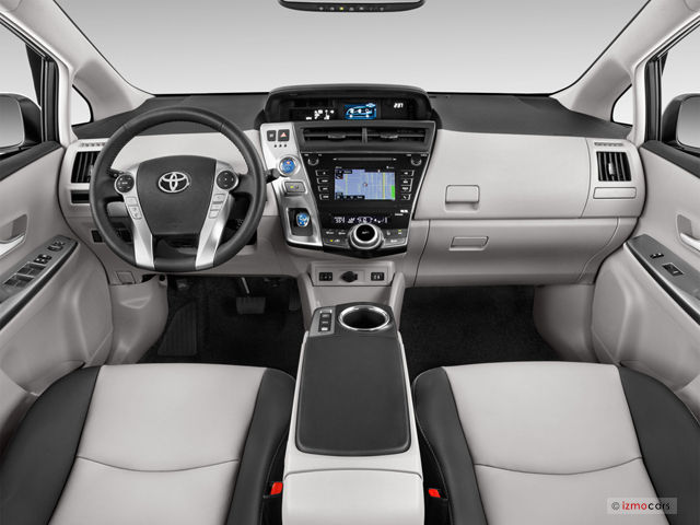 Toyota Prius Wagon 2015