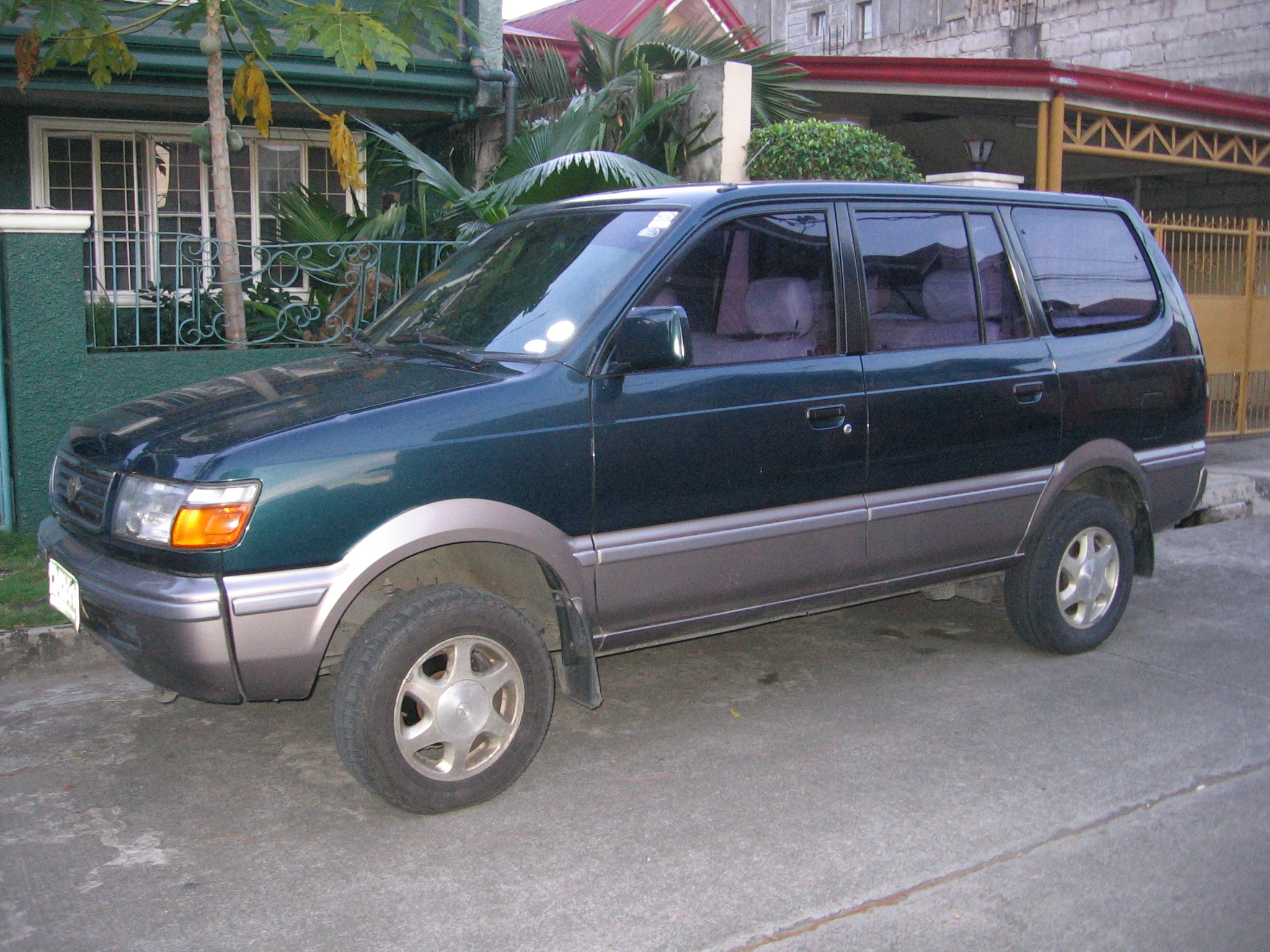 Toyota Revo 2002