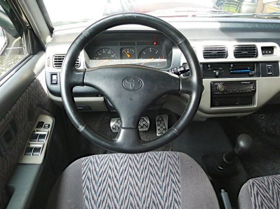 Toyota Revo 2002