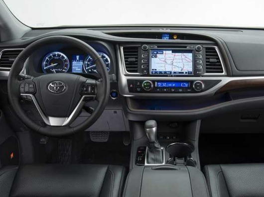 Toyota Revo 2016