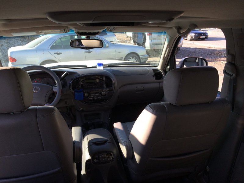 Toyota Sequoia 2004