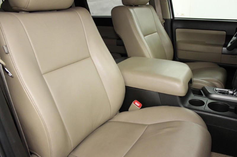 Toyota Sequoia 8 Passenger