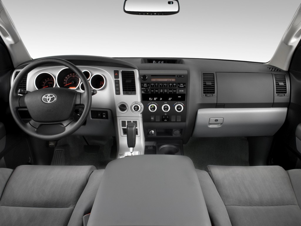 Toyota Sequoia Sr5