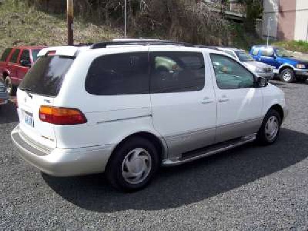 Toyota Sienna 1999