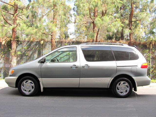 Toyota Sienna 2000