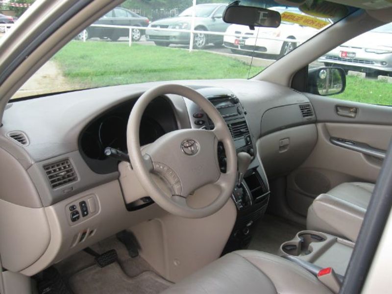 Toyota Sienna 8-Passenger