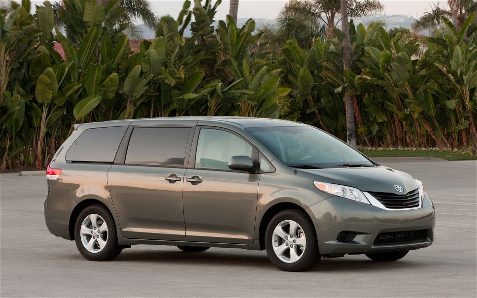 Toyota Sienna 9 Passenger