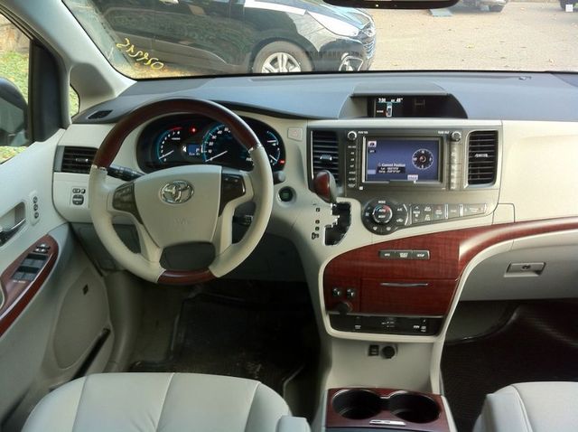 Toyota Sienna Awd 2015