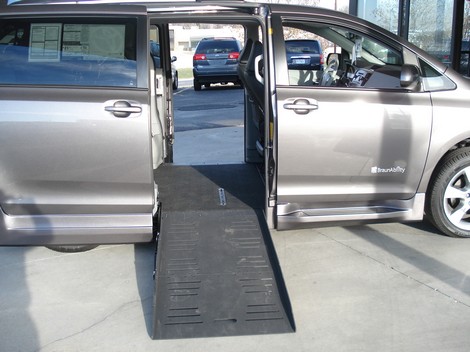 Toyota Sienna Handicap Van Toyota Sienna Handicap Van