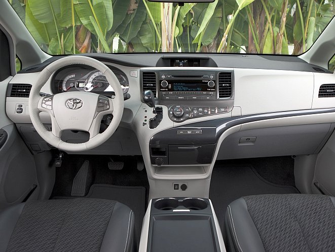 Toyota Sienna L