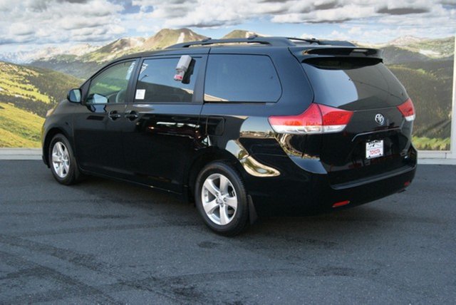 Toyota Sienna Le 2014