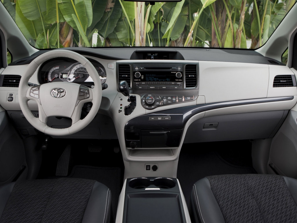 Toyota Sienna Se
