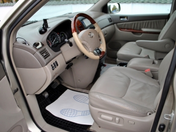 Toyota Sienna V6