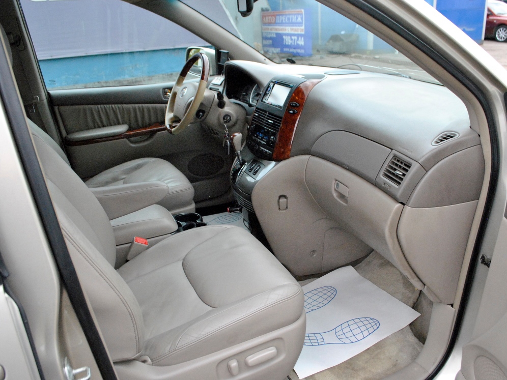 Toyota Sienna V6