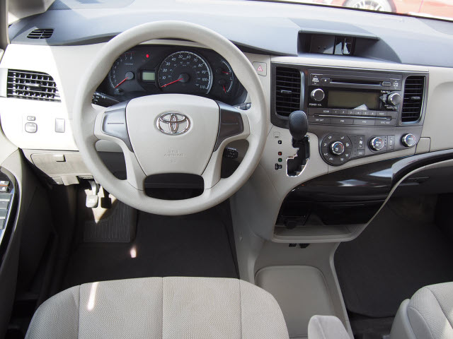 Toyota Sienna Xle 2012